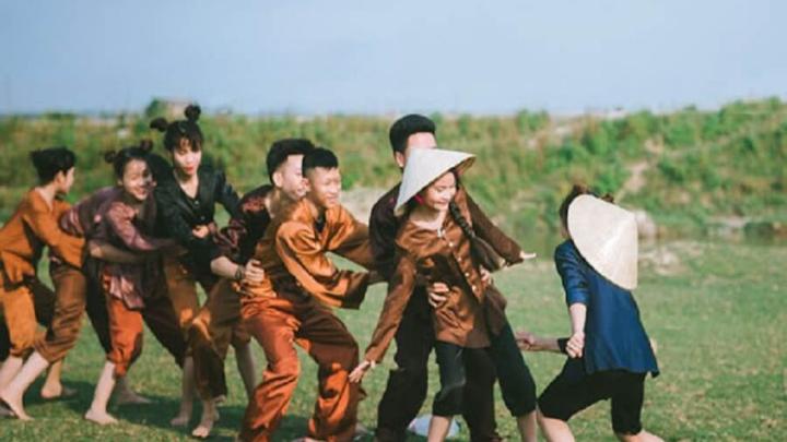 Hotspot Matrix: Biến 4 kiểu áo sơ mi dìm dáng, xỉn thành cơ hội marketing đột phá_College Student Entrepreneurship