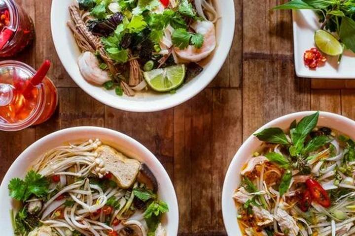 Cách Khởi Nghiệp Kiếm Tiền Bán Thời Gian Dành Cho Người Mới_Slice với hàng hóa